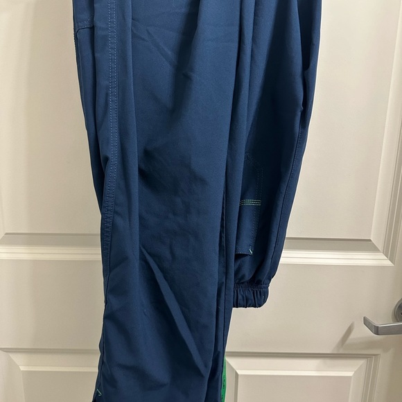 Carhartt Scrubs Size Medium Like New - Picture 2 of 8